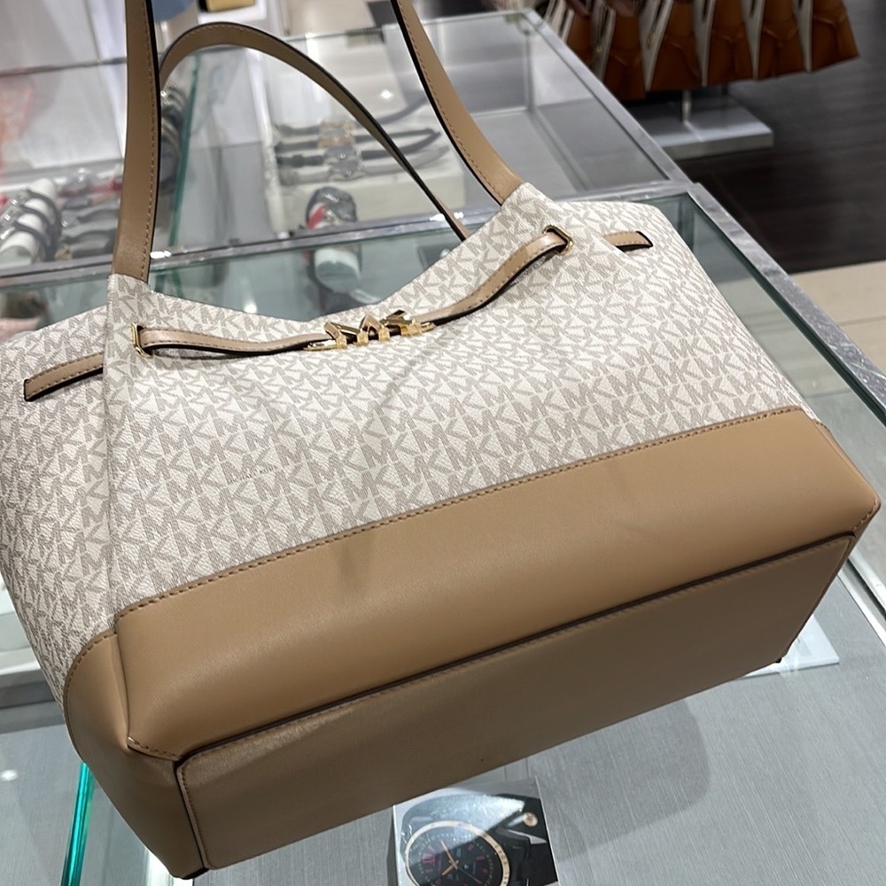 MICHAEL KORS
Reed Large Logo Shoulder Tote Bag
Camel Combo 
35S3G6RT3B
NWT - Picture 8 of 16